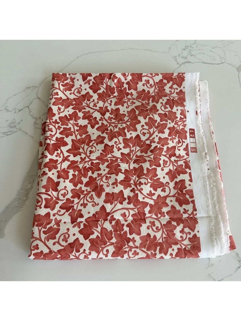 vintage Robert Kaufman quilting cotton featuring an ivy leaf vine print